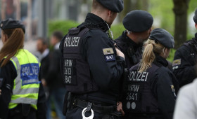 Polizei vermutet Brandstiftung nach nächtlichem Autobrand in Jever