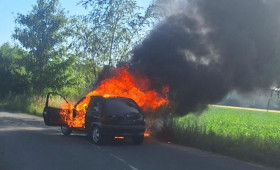 Brennender PKW sorgt für Feuerwehreinsatz in Offensen