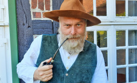 Wilhelm Busch tritt im Seeliger Park Wolfenbüttel auf 