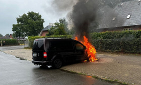Kreis Gifhorn: Schock für Fahrer - Caddy stand plötzlich in Flammen
