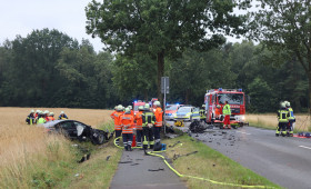 Weyhausen: Schwerer Unfall auf K28 - Feuerwehr rettet Fahrer aus Autowrack