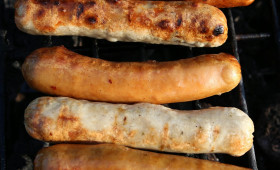 Verletzungsgefahr: Diese Bratwurst sollte man nicht essen