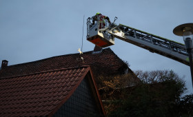 Großeinsatz in Lengede: Schwierige Löscharbeiten bei Scheunenbrand