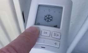 Heizung nachts voll runterdrehen oder nicht? So heizen Sie richtig