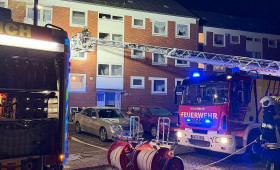 Küchenbrand in Aurich macht Wohnung unbewohnbar
