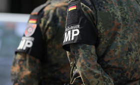 Expertin erwartet keine zügige militärische Unabhängigkeit von USA