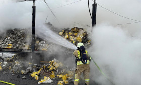 Brennender Windel-LKW auf Autobahn bei Helmstedt löst Großeinsatz aus