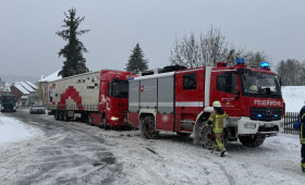 Grasleben: LKW verstopfen Ortsdurchfahrt - Feuerwehr muss helfen