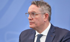 Schweitzer fordert von Bundesregierung Fokus auf Wirtschaft