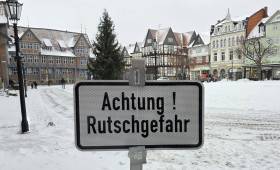 Glatteis erwartet: Schulausfall in Wolfenbüttel am Montag