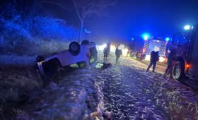 Schwerer Unfall auf B244: Auto landet bei Grasleben im Graben