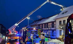 Ursache unklar: Schuppen gerät in Schöningen in Vollbrand