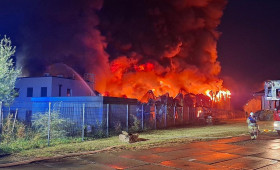 Großbrand im Helmstedter Industriegebiet Neue Breite zerstört Industriehalle