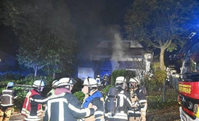 Rauchmelder weckt Bewohner in Buchholz - Wohnhaus nach Garagenbrand unbewohnbar