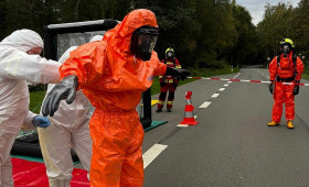 Gefahrguteinsatz nach Fund unbekannter Säure am Waldrand bei Nienhagen