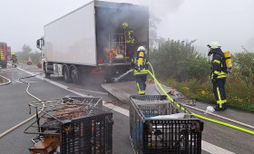 Lkw-Brand auf der A1 bei Sottrum erfordert umfangreiche Löscharbeiten