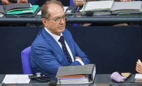 Dobrindt kündigt "Investitionsschutzgesetz" an