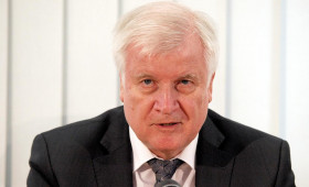 Seehofer kritisiert Merz und spricht von Glaubwürdigkeitsverlust