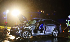 Tiddische: Lkw und VW kollidieren – Autofahrer schwer verletzt