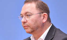 Verdi-Chef verlangt Gesetzentwurf zur Rente mit 63