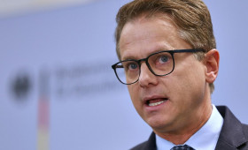 Linnemann: Krankenkassen-Zusatzbeitrag kann 2027 stabil bleiben