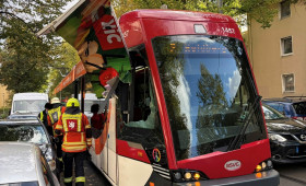 Braunschweig: Hoher Schaden bei Unfall zwischen Straßenbahn und Transporter