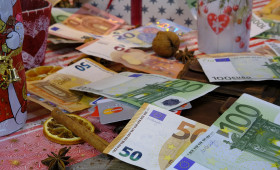 So können Arbeitnehmer ein zusätzliches Weihnachtsgeld vom Staat bekommen