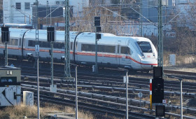 Bauarbeiten auf Bahn-Strecke Hamburg-Berlin dauern länger