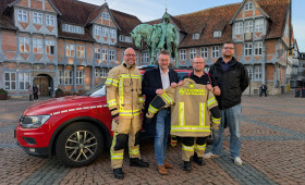 Gerüstet für alle Lagen: Diese Feuerwehr trägt jetzt neue Einsatzkleidung