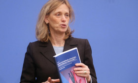 Prien sieht Gewalt als gesamtgesellschaftliches Phänomen