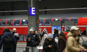 Polizeigewerkschaft für Deutschlandticket mit Passfoto