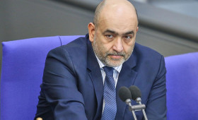 Nouripour will mehr "Beinfreiheit" für Grünen-Spitze