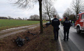 Tödlicher Unfall im Kreis Peine: Auto war gegen Baum gekracht