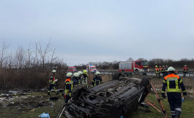 Schwerer Unfall auf A1 bei Bockel schleudert Auto auf Wiese