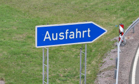 Verkehrsunfall auf A31 bei Papenburg durch Fahrzeugteile