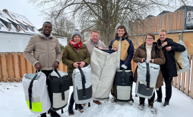 Johanniter übergeben Sheltersuits an Tagestreff Wolfenbüttel