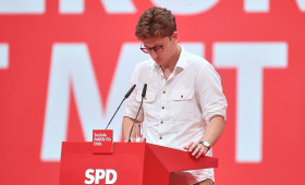 Juso-Chef hält Social-Media-Verbot für nicht durchsetzbar