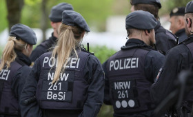 Schwerer Unfall zwischen Rettungswagen und Feuerwehrfahrzeug in Papenburg