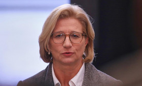 Rehlinger warnt vor Lockerung der Ölsanktionen gegen Russland