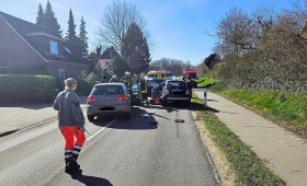 Zwei Leichtverletzte bei Auffahrunfall in Deinste