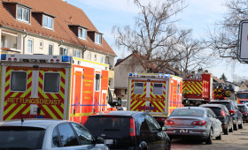 Wohnungsbrand in Lebenstedt - Feuerwehr muss Tür aufbrechen