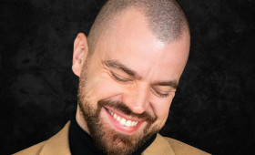 Bühne statt Sühne: Dieser Comedian kommt nach Wolfenbüttel