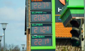 Spritpreisexplosion an Tankstellen - Lohnt sich der Weg zur Arbeit noch?