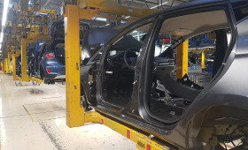 Zahl der freien Stellen in der Autoindustrie sinkt rasant