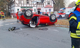 Schwerer Unfall auf B215 bei Ahausen löst Großalarm aus