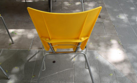 Möbel-Klau aus Braunschweiger Mensa: Wer stahl die 80 Designerstühle?