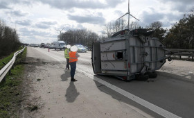 Pferdeanhänger reißt auf A1 bei Emstek ab und blockiert Autobahn
