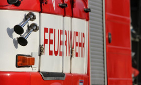 Feuerwehr rettet zwei Menschen aus brennendem Haus in Wathlingen