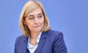 Warken will Bemessungsgrenze für Krankenkassenbeiträge anheben