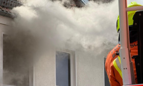 Wohnungsbrand: Feuerwehr Braunschweig rettet Frau